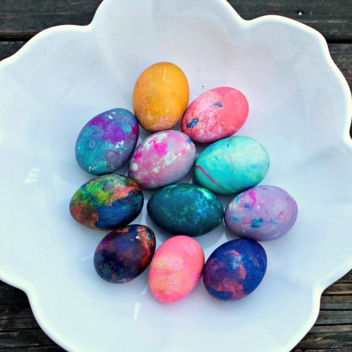 How to color eggs with food coloring