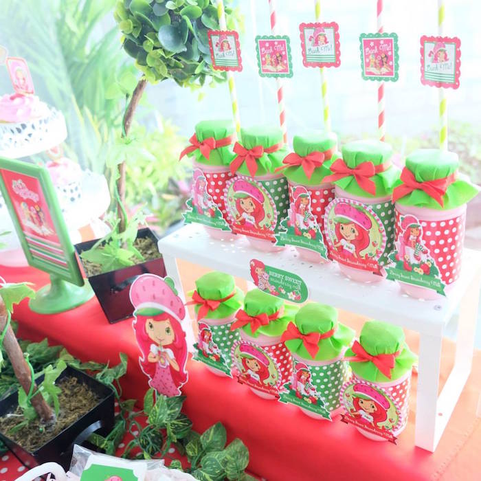 Strawberry shortcake decoration party