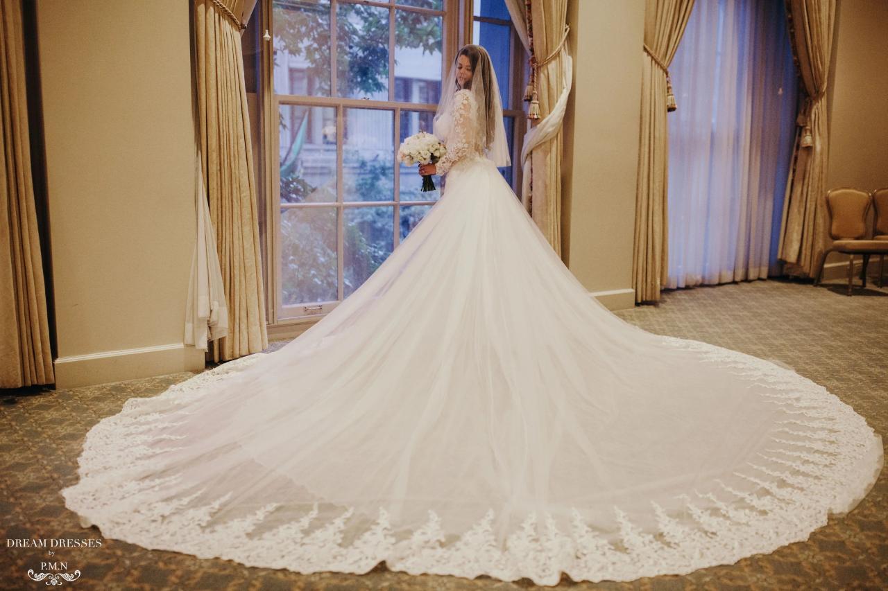 Removable train wedding dress