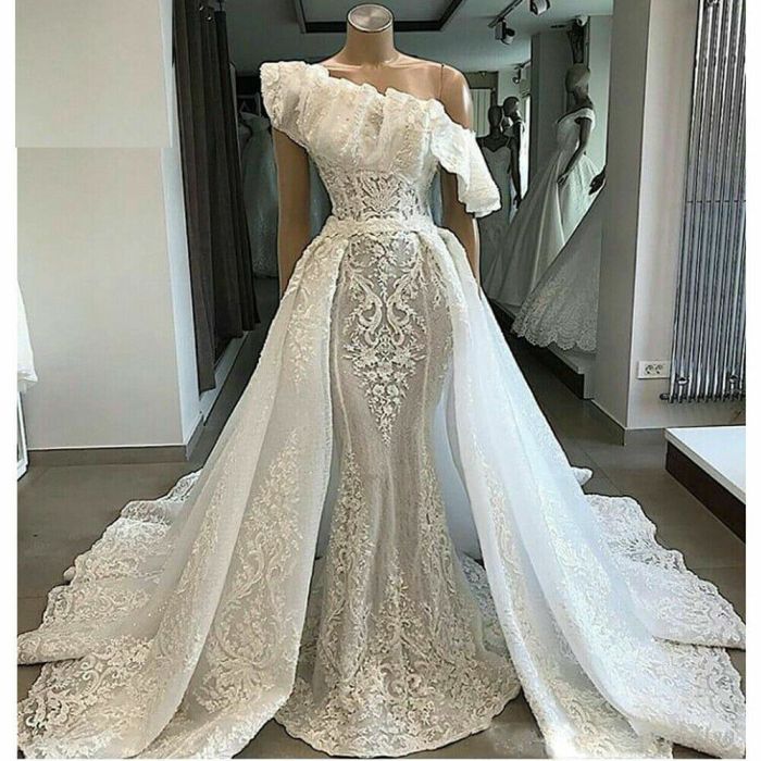 Removable sleeves for wedding dress